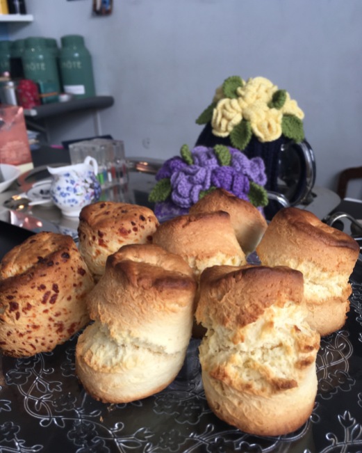 Fournée de scones au Tearoom, salon de thé britannique à Tours - ©Chloé Chateau